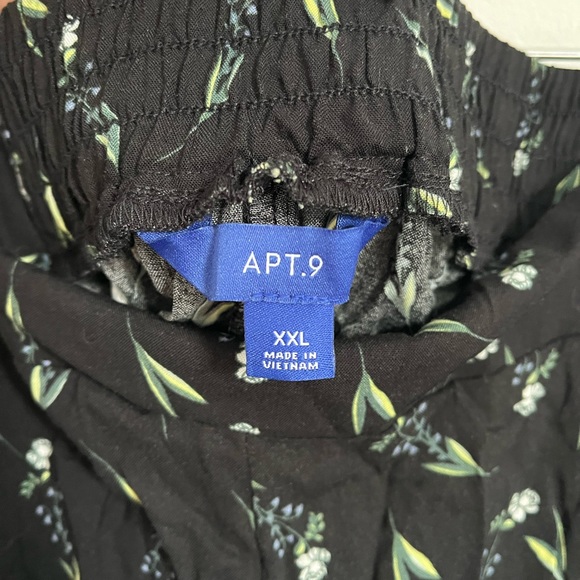 Apt 9 size XXL Floral print shorts - Picture 3 of 3